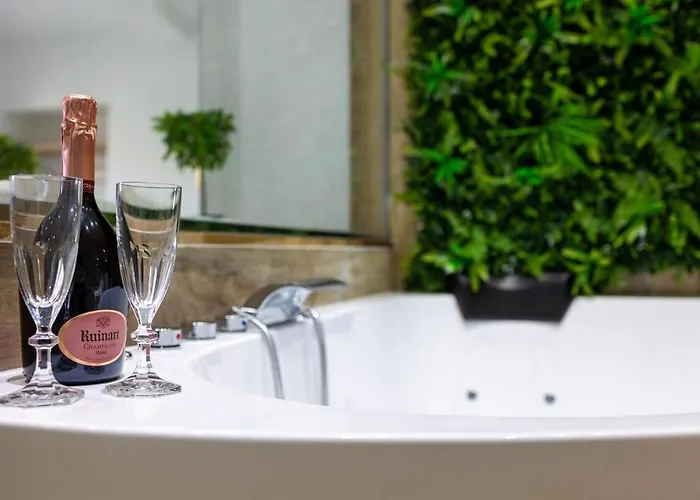 La Cle Escale Amoureuse Sauna & Balneo * 耶尔