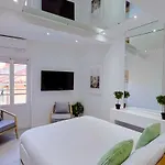 Апартаменты La Cle Escale Amoureuse Sauna & Balneo